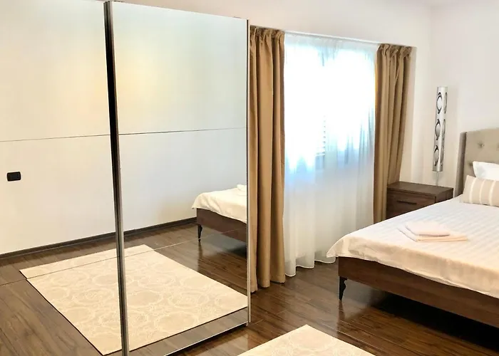 Cara - 5 Min Walk To The *